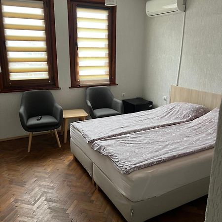 קרלובו White Guest House 2 מראה חיצוני תמונה