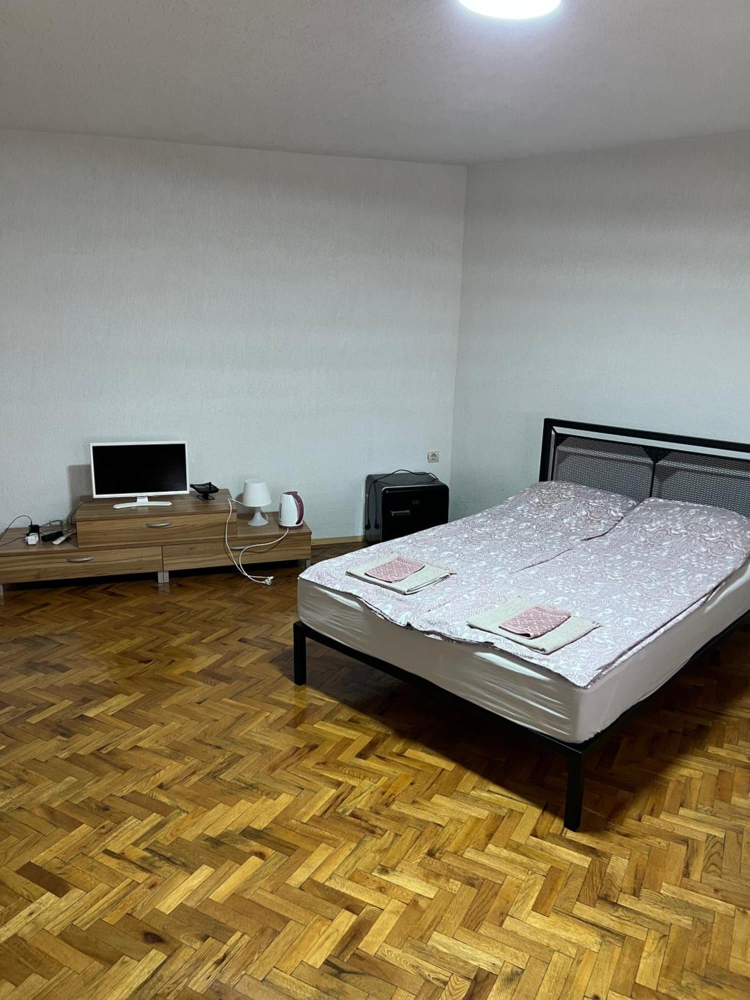 קרלובו White Guest House 2 מראה חיצוני תמונה